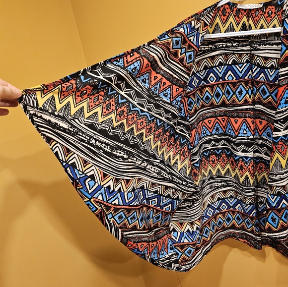 MIX AND MATCH 5/25$ Revolution & Co. Top - Picture 3 of 6